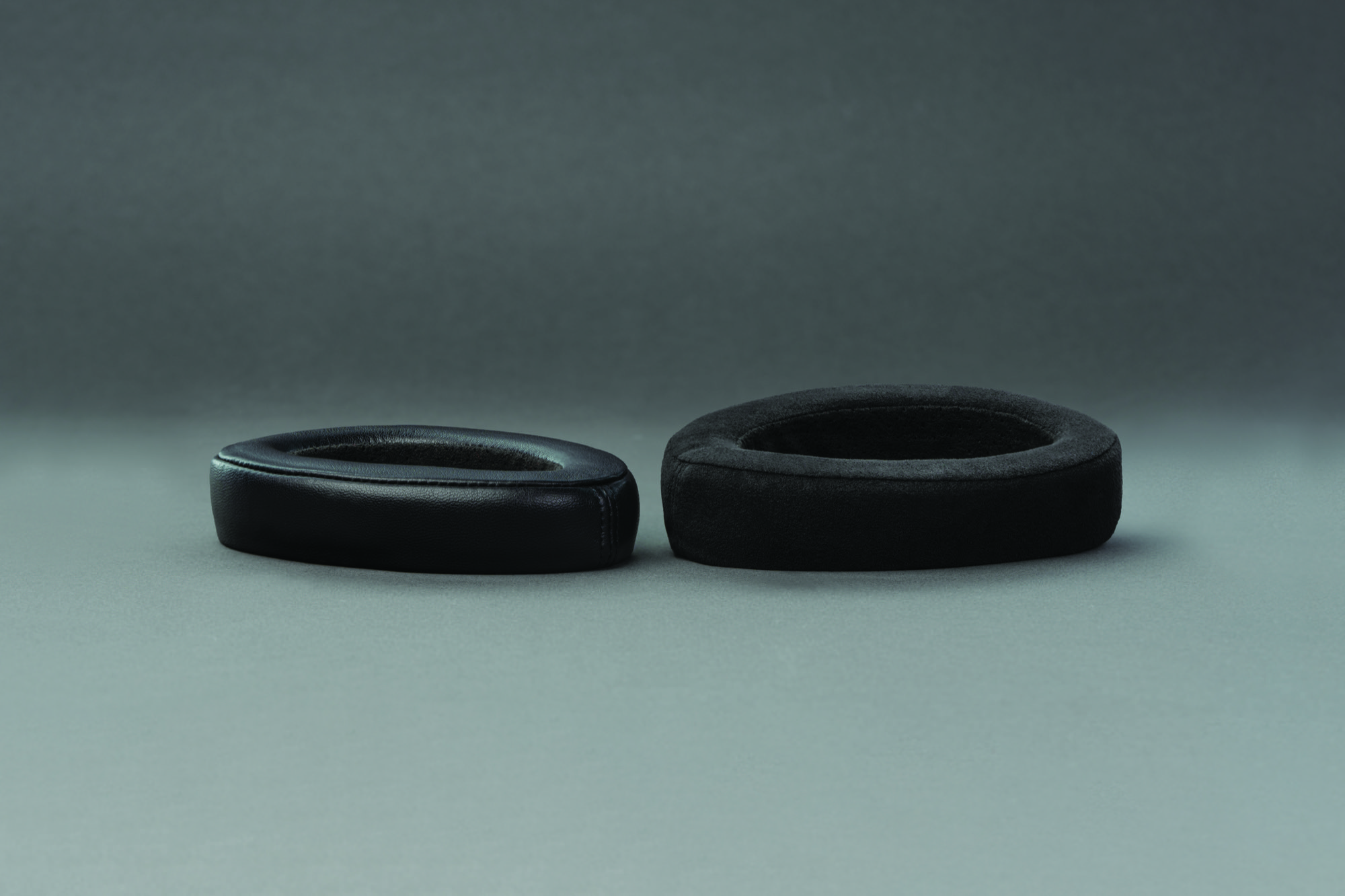Photo of two different types of earpads included with Meze Audio Elite
